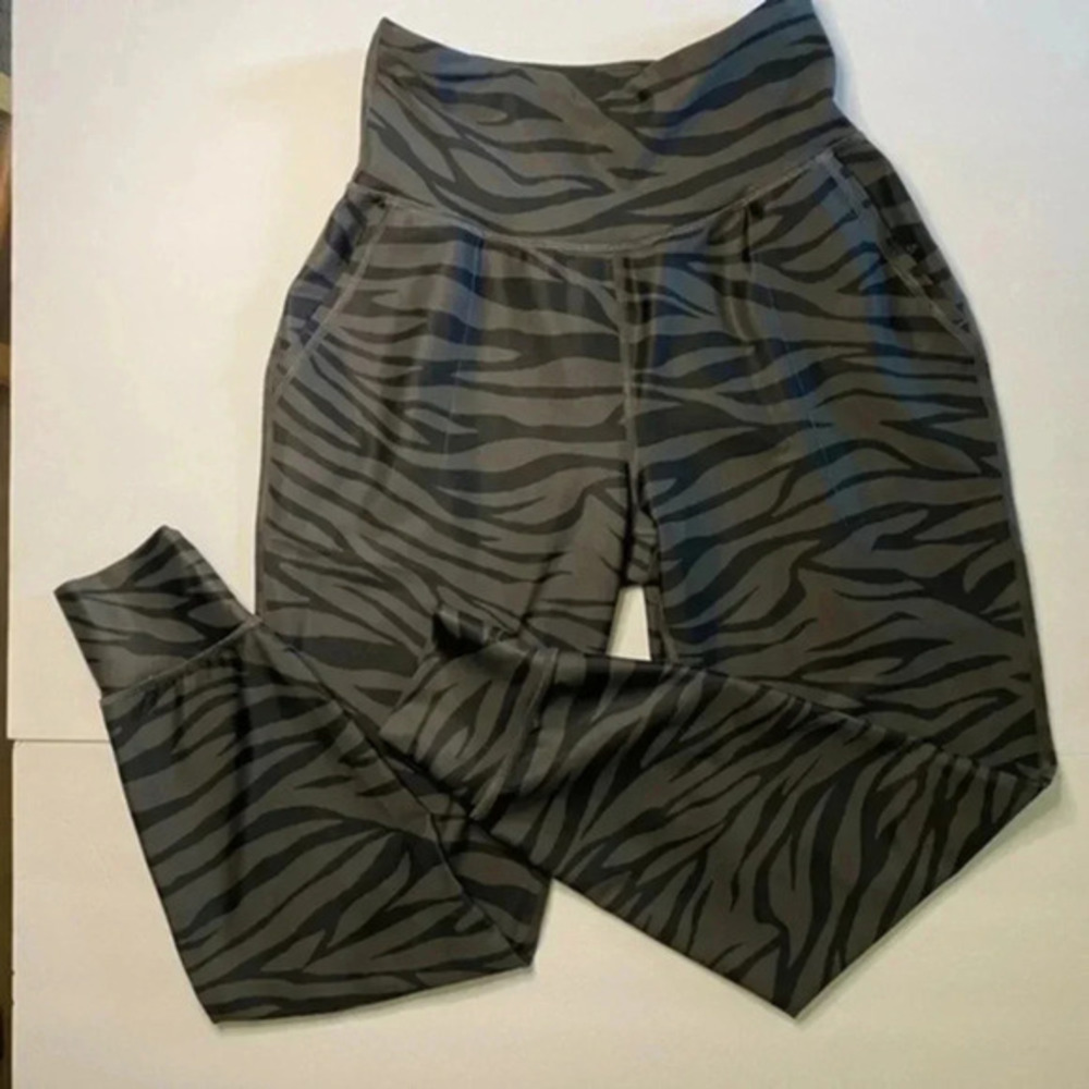 Old Navy Active Super High Rise Full Length Joggers Size Small